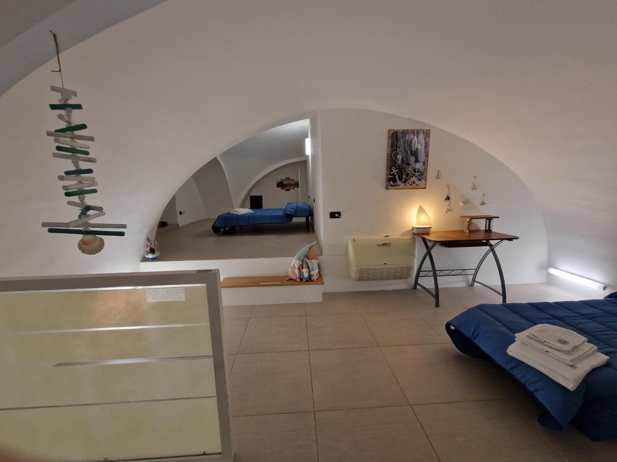 Вилла Polignano A Mare: Sulla Piazza Di Domenico Modugno Экстерьер фото
