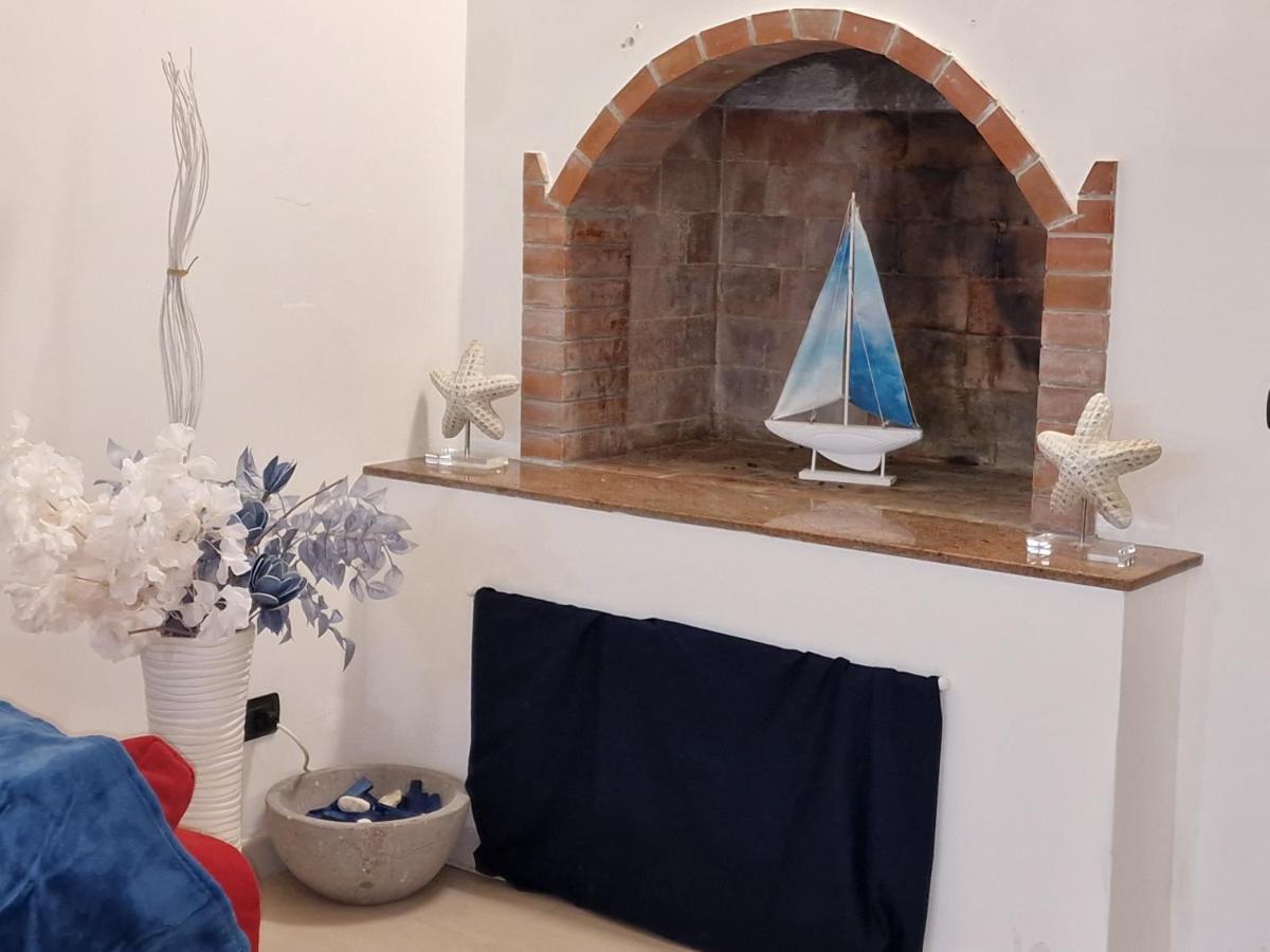 Вилла Polignano A Mare: Sulla Piazza Di Domenico Modugno Экстерьер фото