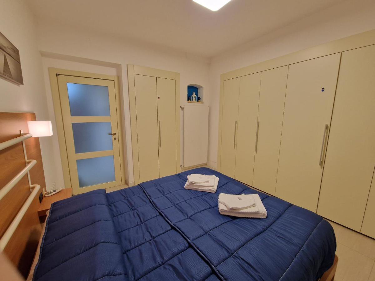 Вилла Polignano A Mare: Sulla Piazza Di Domenico Modugno Экстерьер фото