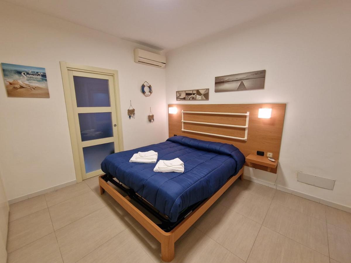 Вилла Polignano A Mare: Sulla Piazza Di Domenico Modugno Экстерьер фото