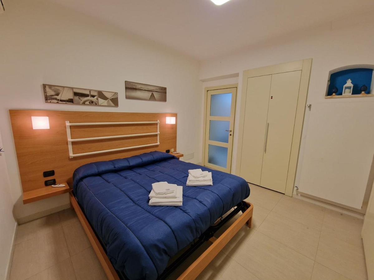 Вилла Polignano A Mare: Sulla Piazza Di Domenico Modugno Экстерьер фото